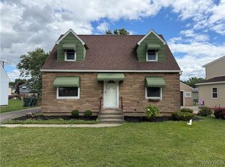 25 Darwin Dr, Depew, NY 14043