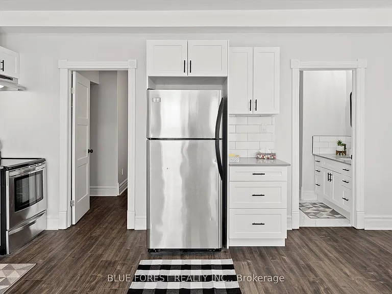 135 William St N #1 — Photo 5