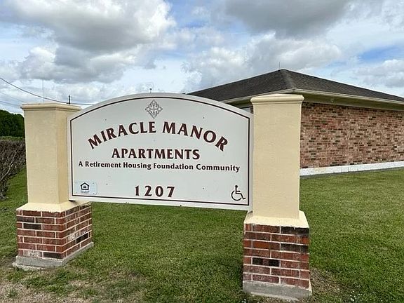 2nd image of 1207 Miracle Dr #1207