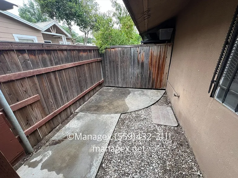 2423 E Lewis Ave #A — Photo 10