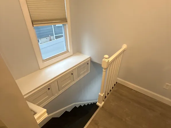 19 Pilling St APT 1, Haverhill, MA 01832