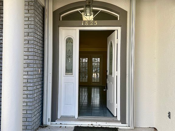 3rd image of 1825 N Greenwich Point