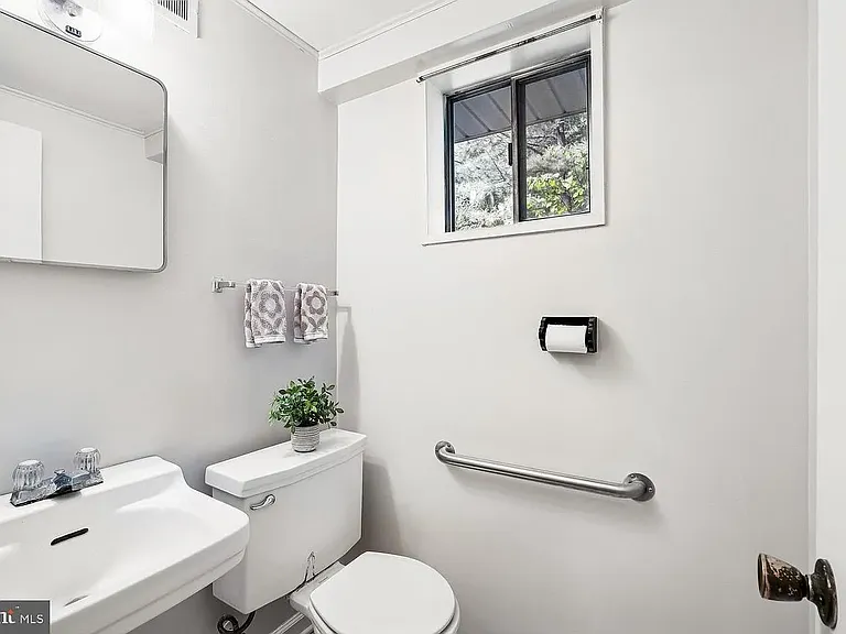 7608 Wellesley Dr — Photo 24