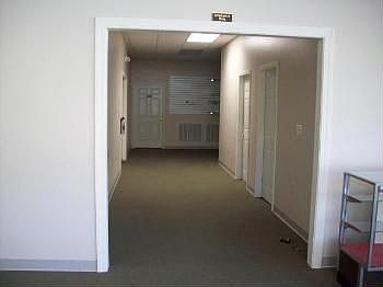 4th image of 700 E Parkway Dr