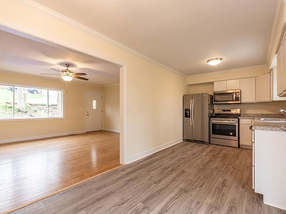 2nd image of 1002 W Association St
