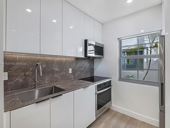 2nd image of 1610 Michigan Ave APT 2