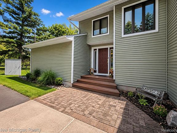 2nd image of 7156 River Rd
