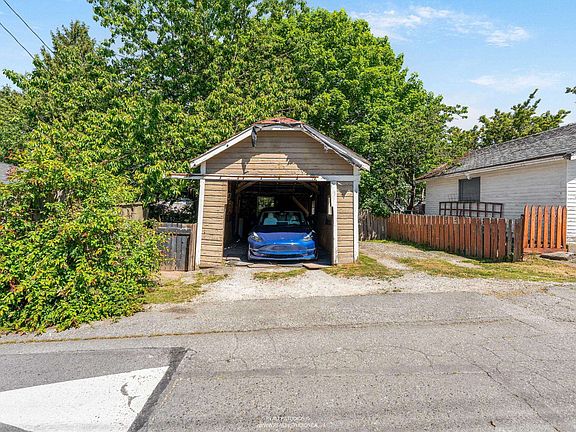 4th image of 12 King Edward Ave W