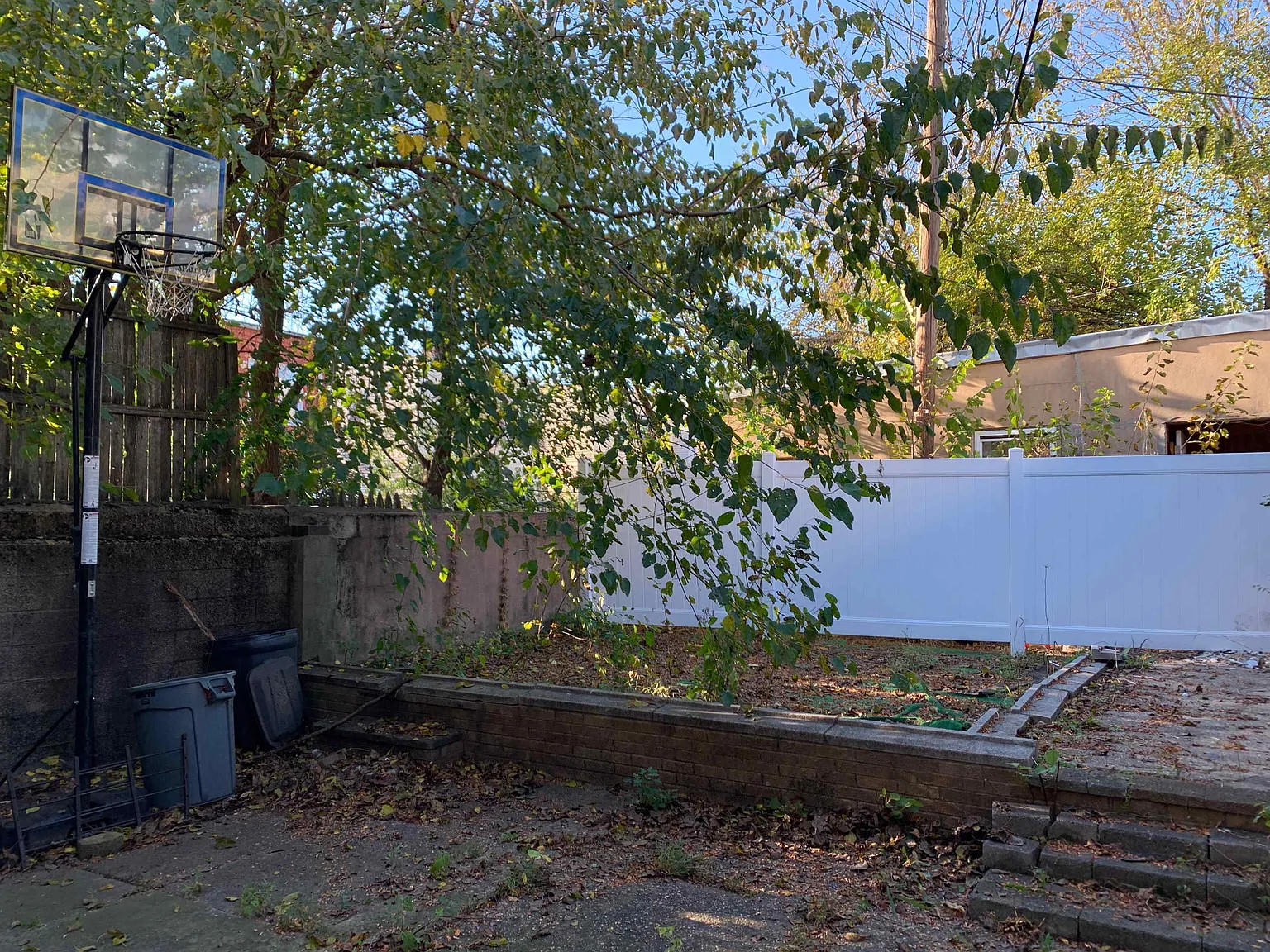3 bed, 1.0 bath, 900 sqft, $2,250 — Photo 4
