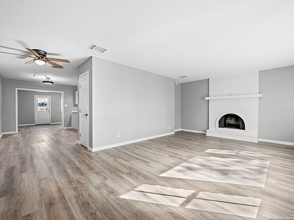 4th image of 1202 S Paisano Dr