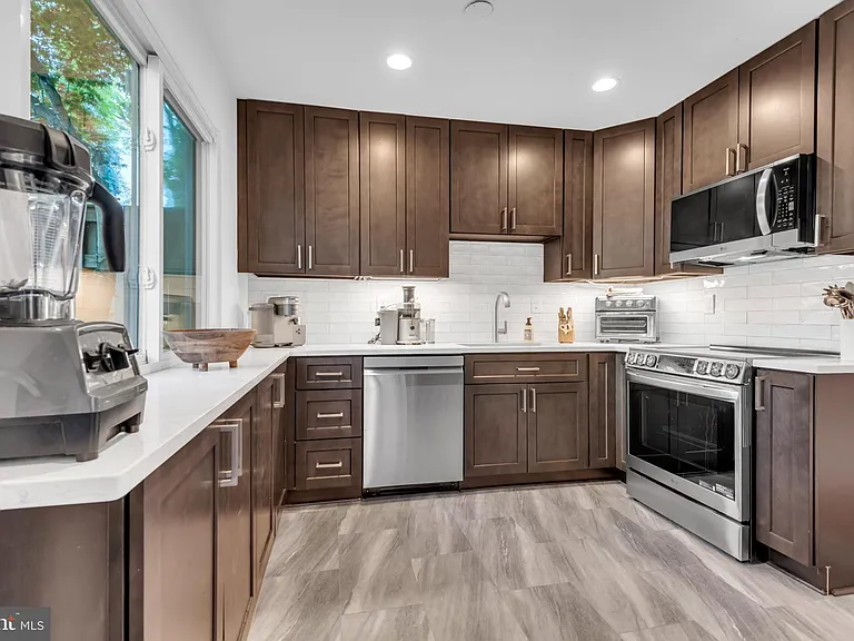 1052 Cedar Ridge Ct — Photo 13