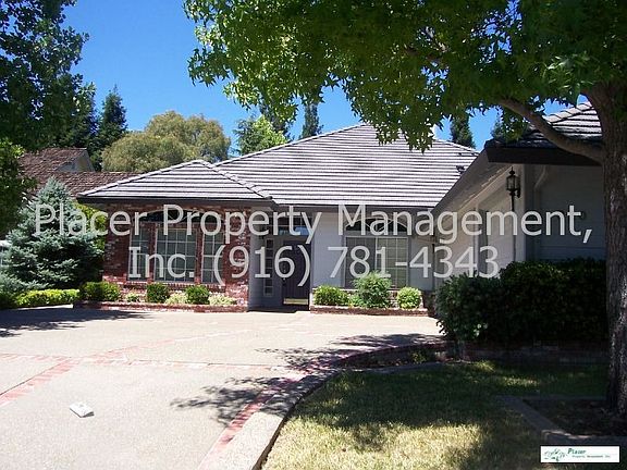 2nd image of 320 Emerson Ct