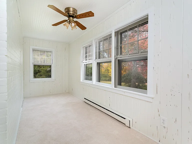 31 Hillandale Rd — Photo 13