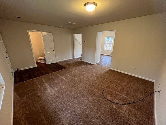 4th image of 122 Evvalane Dr