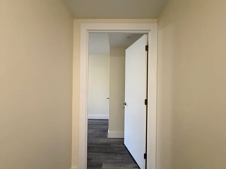 2512 Bronx Park E #B — Photo 12