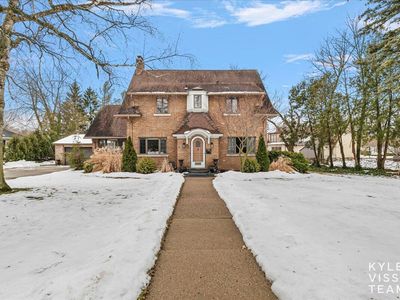 2606 Lake Dr SE, East Grand Rapids, MI, 49506