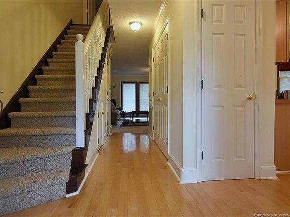 4th image of 588 Townhouse Ln
