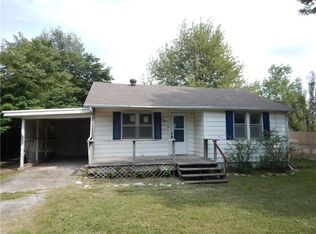 1015 N Jefferson St, Springdale, AR 72764