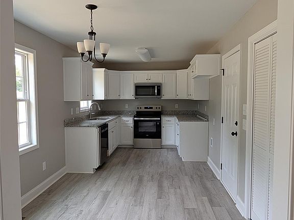 5th image of 2746 Magnolia St