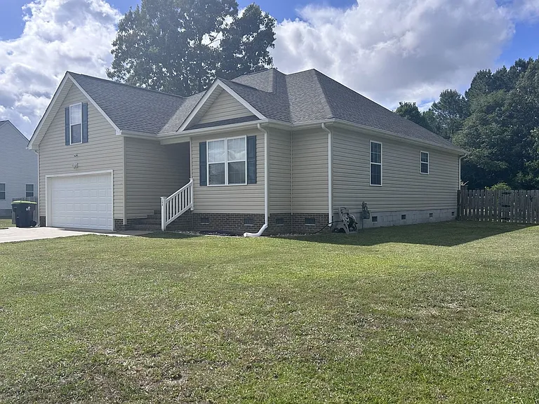 308 Prince William Dr — Photo 1