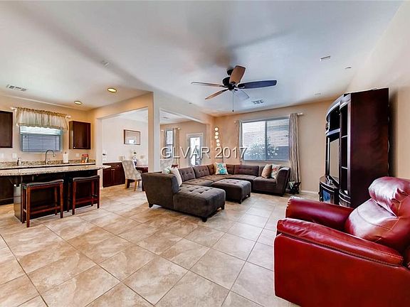 4th image of 1013 Pebble Lake St