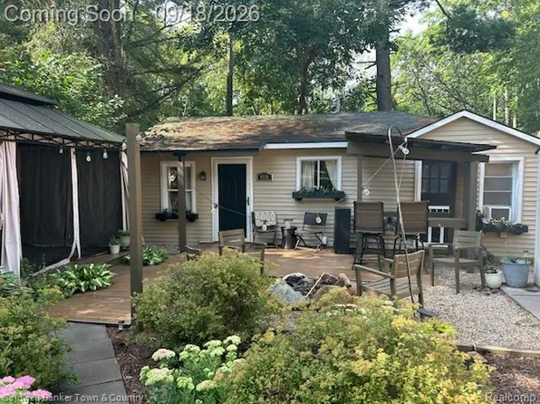 6550 Linville Dr, Brighton, MI 48116