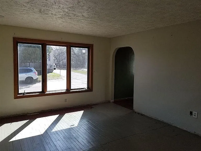 339 Carp St — Photo 10