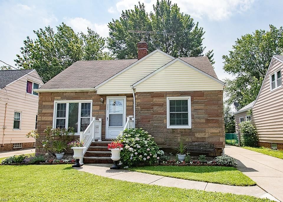 1st image of 32622 Willowick Dr