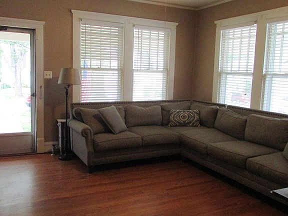 2nd image of 164 College Ave