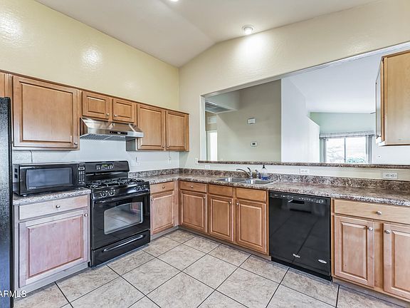 4th image of 2949 W KRISTINA Avenue