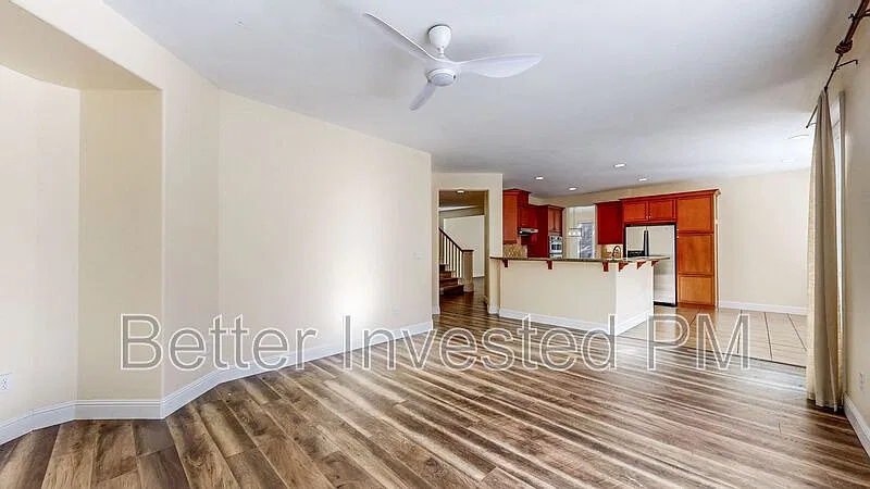 3 bed, 2.5 bath, 2264 sqft, $3,995 — Photo 4
