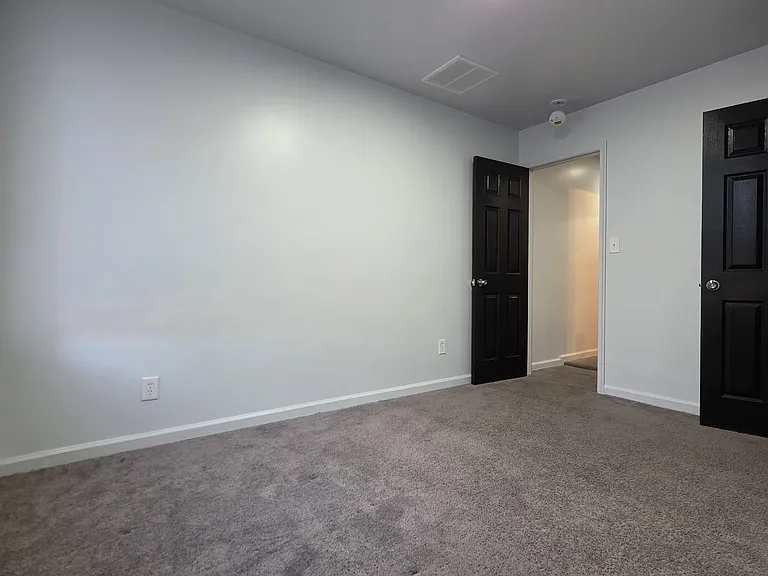 1606 Riggs Ave — Photo 8