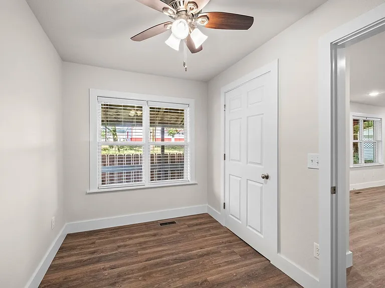 240 S Center St — Photo 13