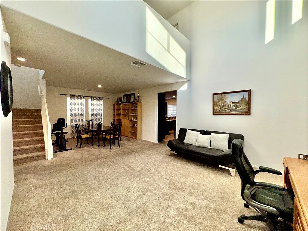 3 bed, 2.5 bath, 2306 sqft, $3,450 — Photo 3