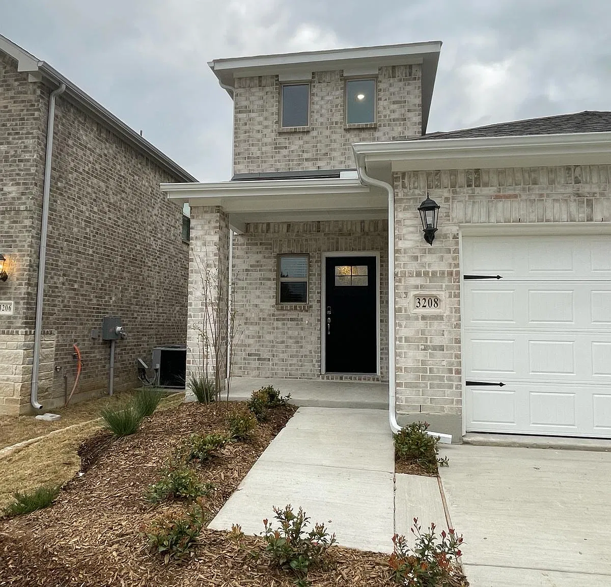 3208 Yellow Pine Dr — Photo 2