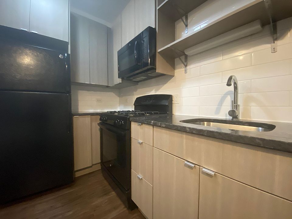 1st image of 5027 N Kenmore Ave #305