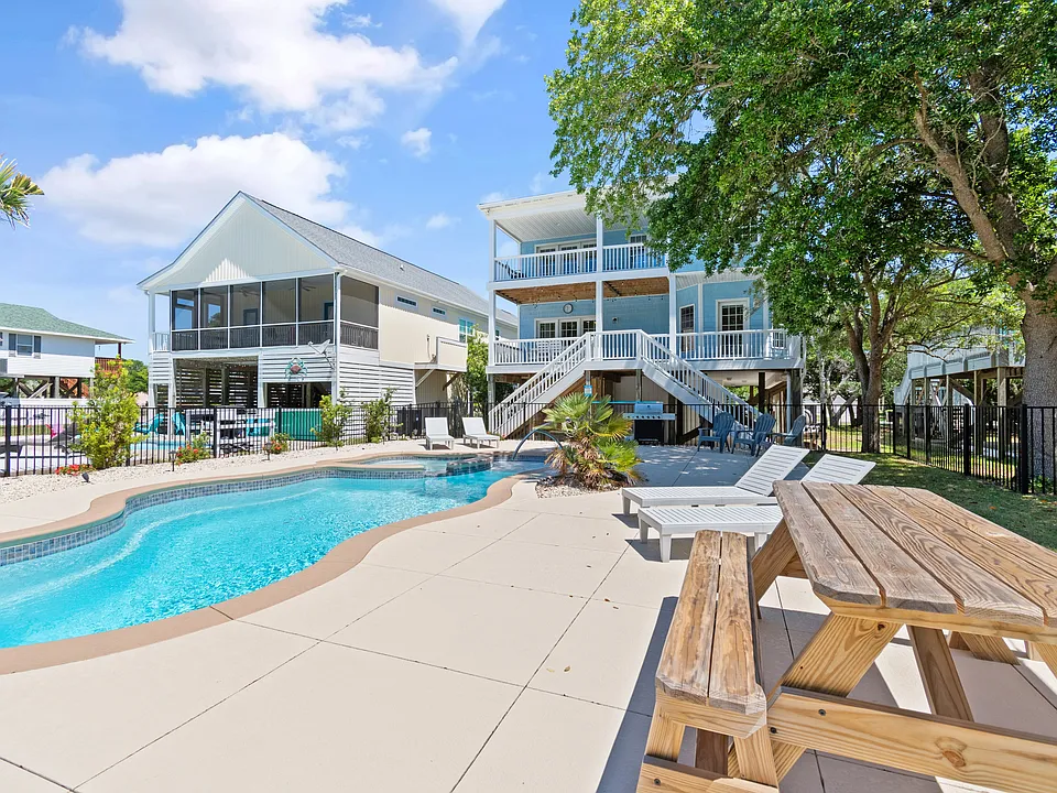2219 E Pelican Dr