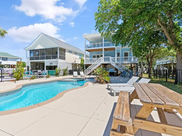 2219 E Pelican Dr, Oak Island, NC 28465