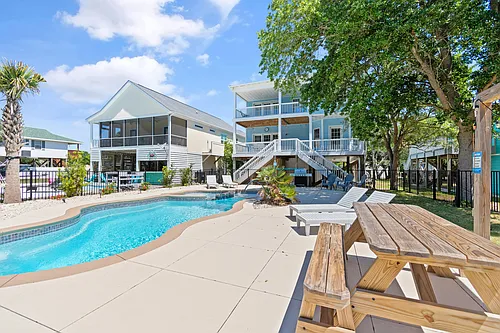 2219 E Pelican Dr Photo 1
