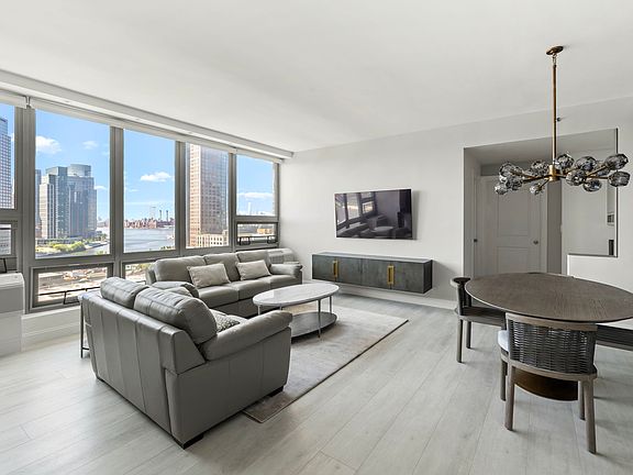 5th image of 5-49 Borden Ave APT 10-G