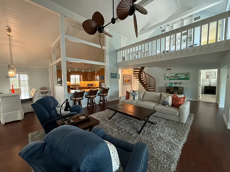 512 Periwinkle Way — Photo 18