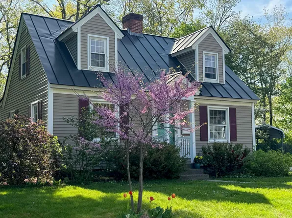 72 Worcester Avenue, Hartford, VT 05001