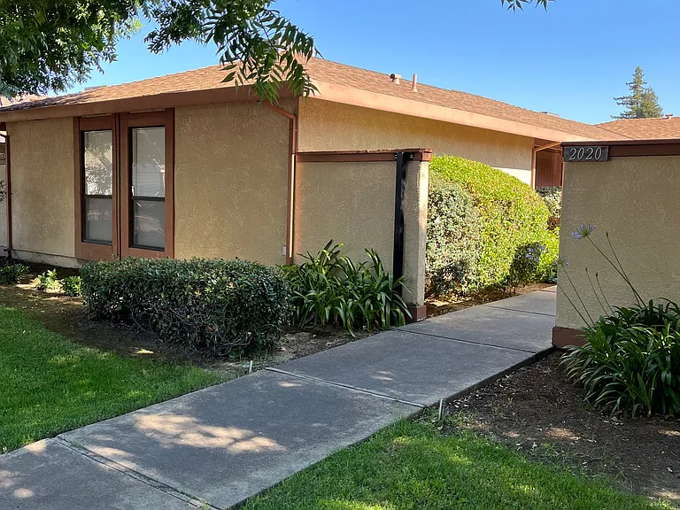 2020 Floyd Ave — Photo 1