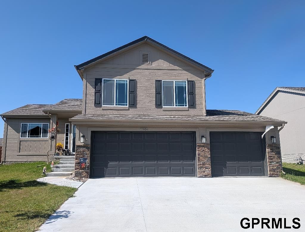 nalu＊-11138 7906 N 112th St, Omaha, NE 68142 | Zillow