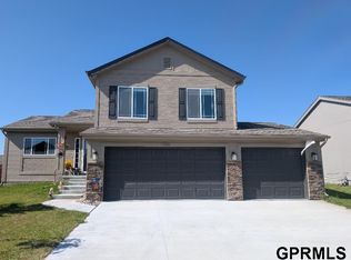 7906 N 112th St, Omaha, NE 68142