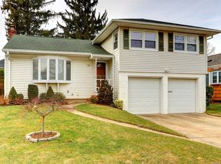 204 Meadbrook Rd, Garden City, NY 11530