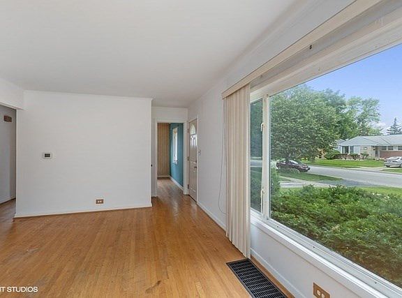 3rd image of 615 E Olive St
