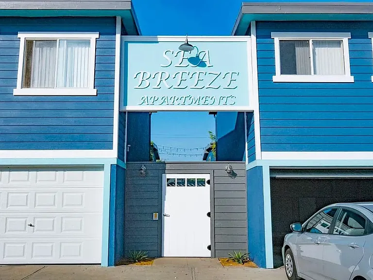 Sea Breeze Apartments — Photo 1