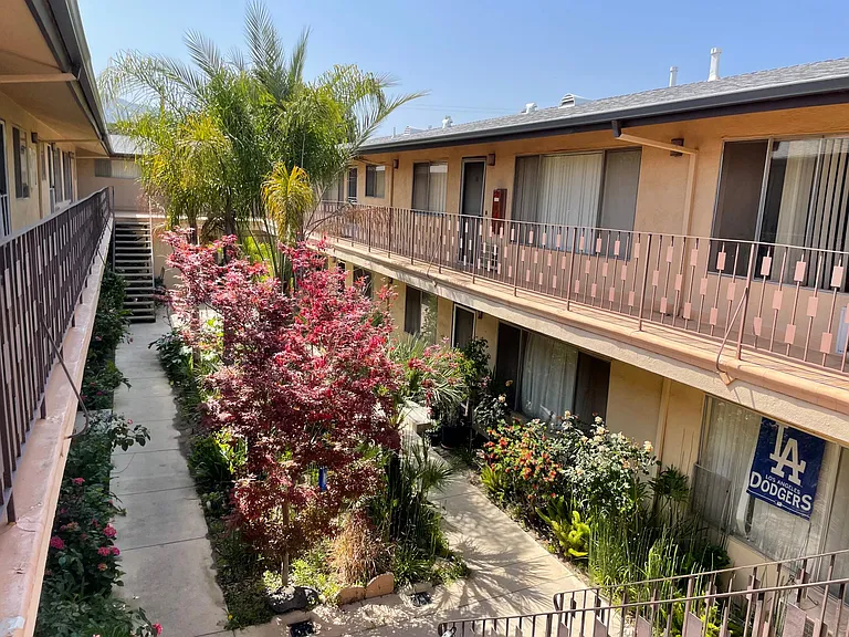 4425 Ocean View Blvd — Photo 11