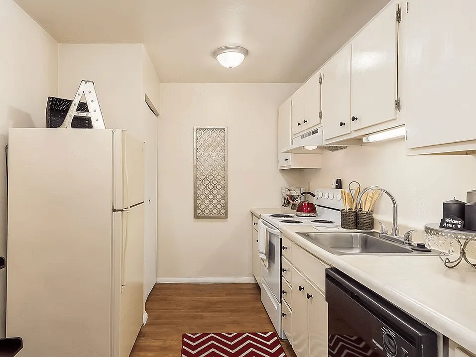 Avalon Place — Photo 2